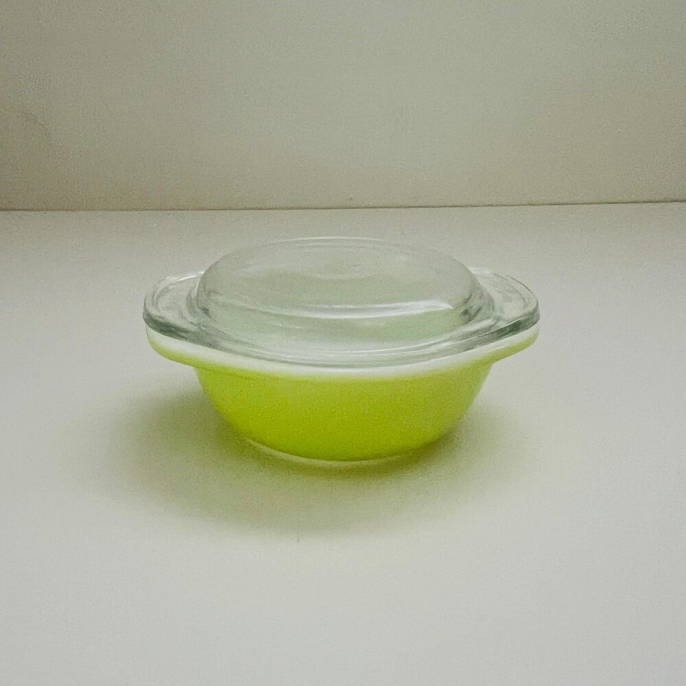 PYREX Lime Green 080 Individual Casserole Dish 8 oz With Lid